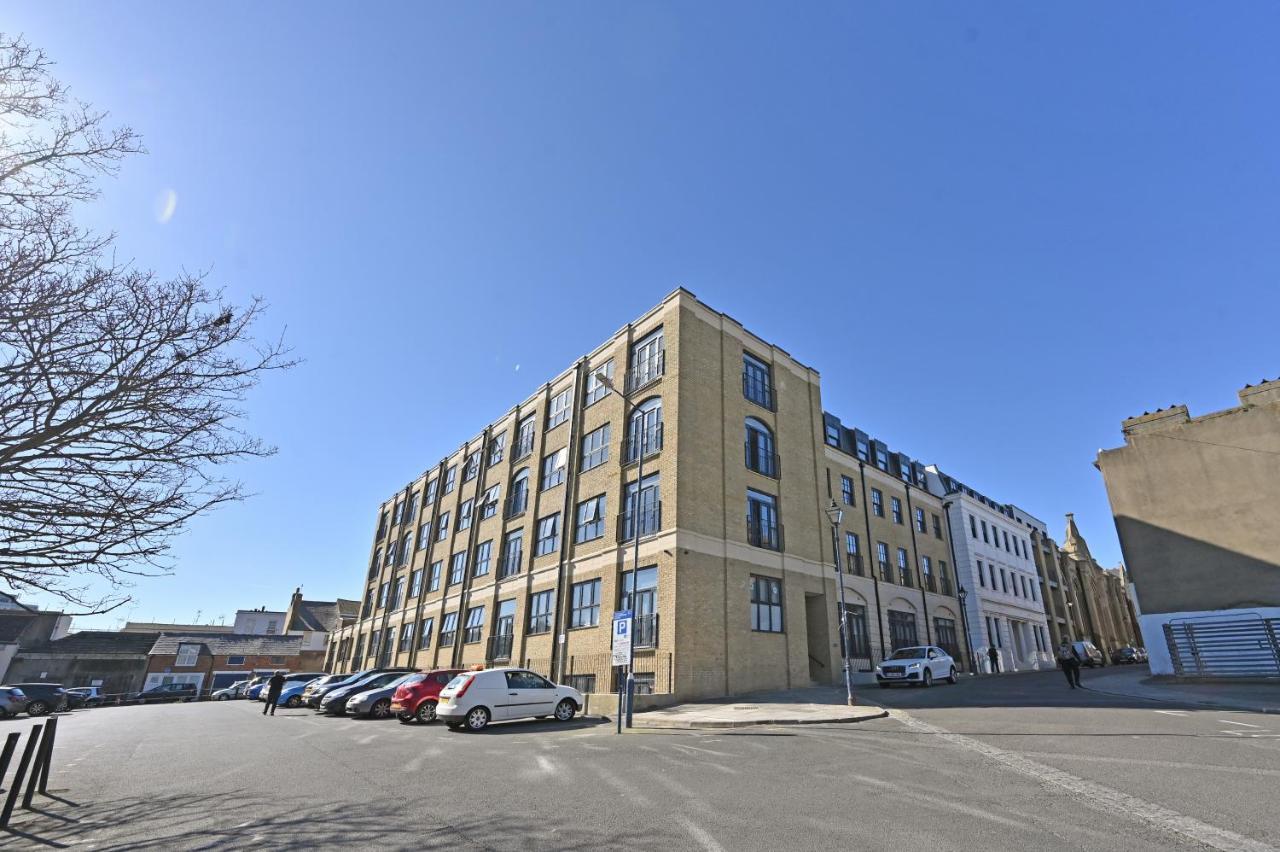 Spacious Designer 2Br Executive Apt, Near Beach & Marina, Central Location Ramsgate Exterior photo